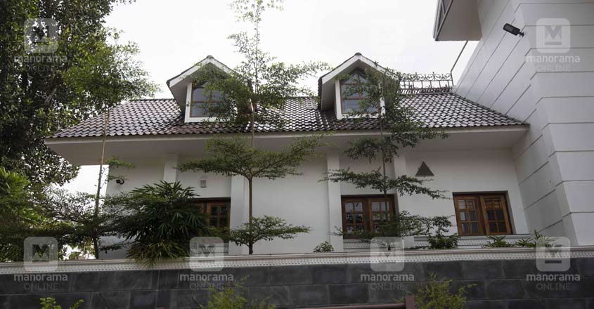 luxury-house-kaduthuruthy-truss luxury-house-kaduthuruthy-truss