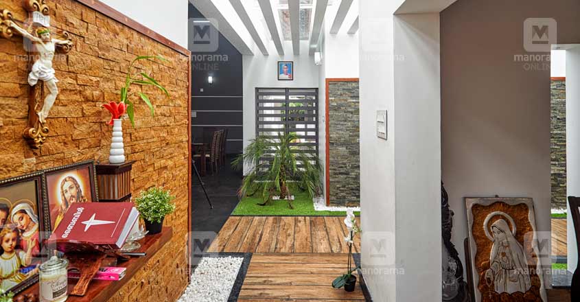 nri-house-paruthumpara-courtyard nri-house-paruthumpara-courtyard