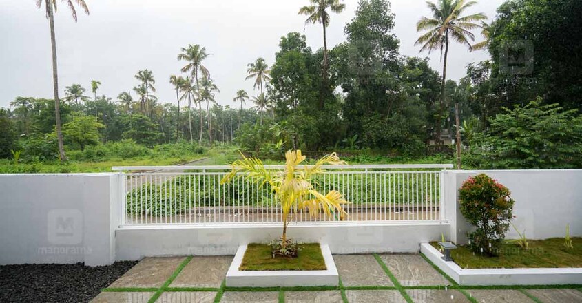 karukutty-house-yard karukutty-house-yard