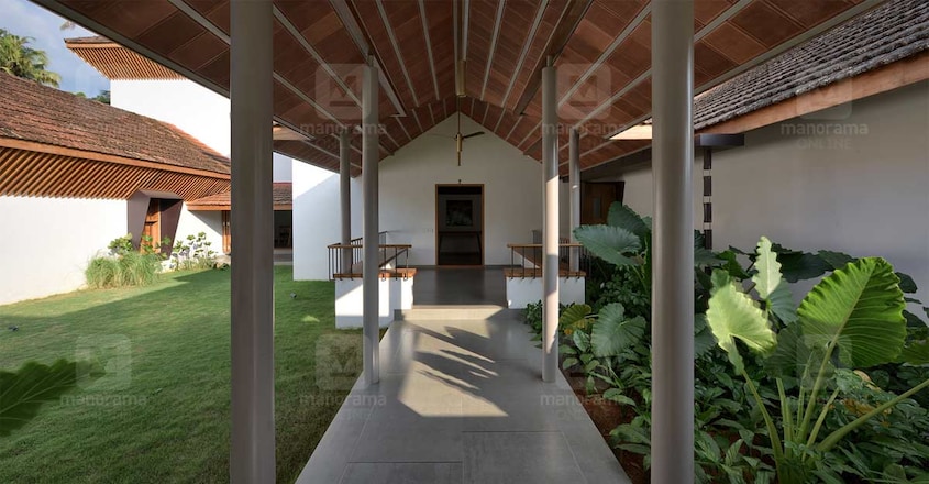 traditional-house-aloor-foyer traditional-house-aloor-foyer