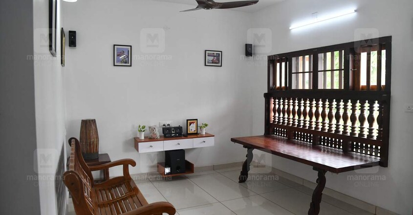 4-cent-house-chittur-window 4-cent-house-chittur-window