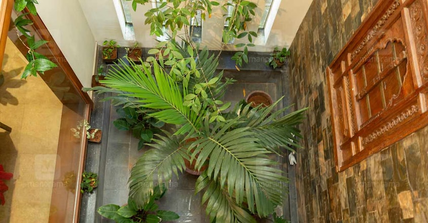 traditional-home-kumbanad-courtyard traditional-home-kumbanad-courtyard