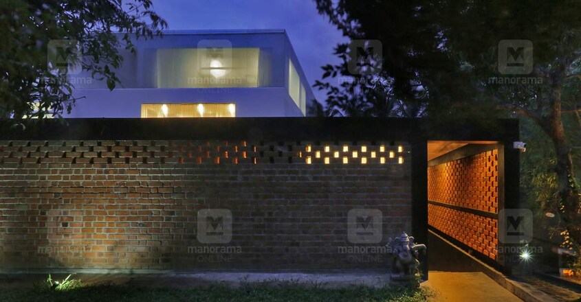 rare-house-poojapura-night rare-house-poojapura-night