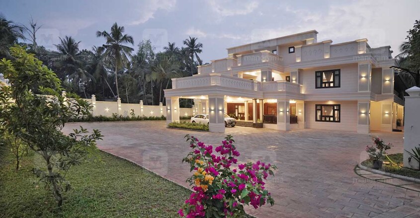 luxury-house-yard luxury-house-yard