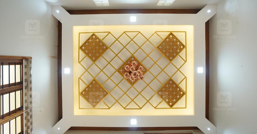 dual-face-house-thrissur-roof dual-face-house-thrissur-roof