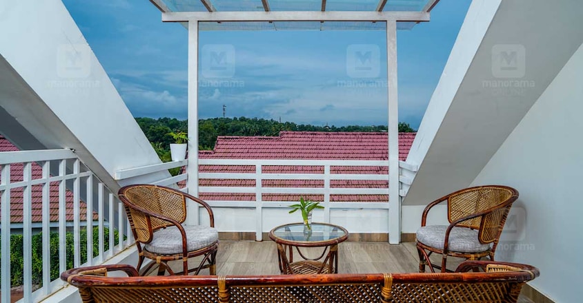 kudamaloor-home-balcony kudamaloor-home-balcony
