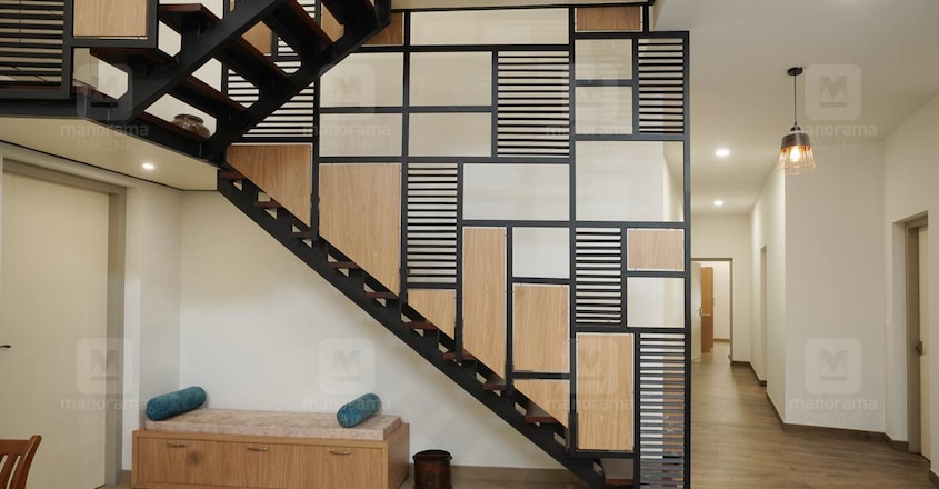 ponnani-house-stair ponnani-house-stair