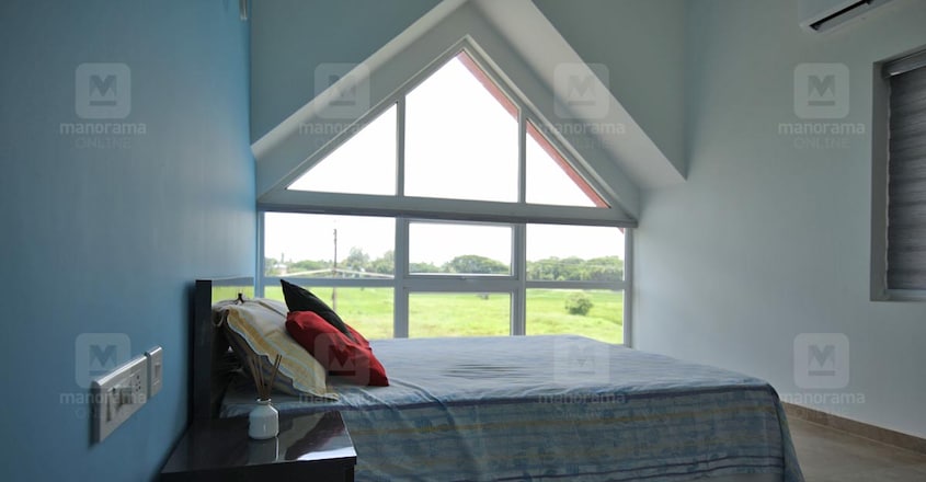 palakkad-colonial-house-bed palakkad-colonial-house-bed