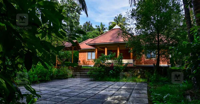 30-lakh-nalukettu-thrissur-ext 30-lakh-nalukettu-thrissur-ext