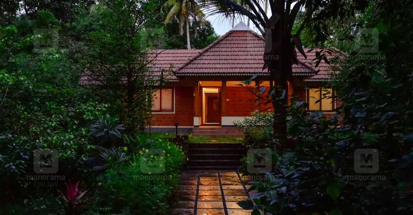 30-lakh-nalukettu-thrissur-yard 30-lakh-nalukettu-thrissur-yard