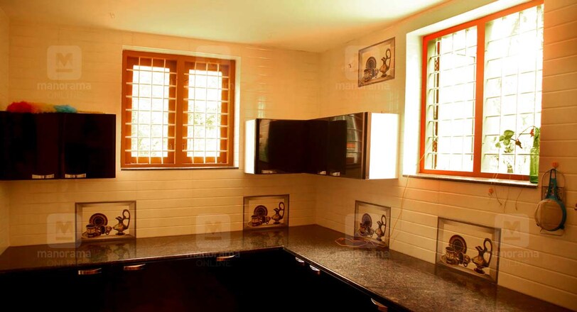 18-lakh-house-thrissur-kitchen 18-lakh-house-thrissur-kitchen