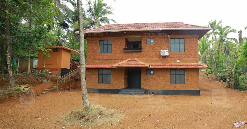 traditional-home-malappuram-yard traditional-home-malappuram-yard