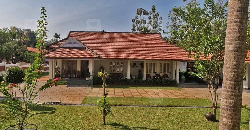 traditional-home-puthupally-exterior traditional-home-puthupally-exterior