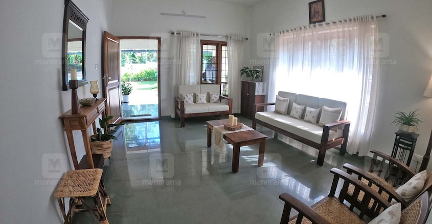 traditional-home-puthupally-hall traditional-home-puthupally-hall