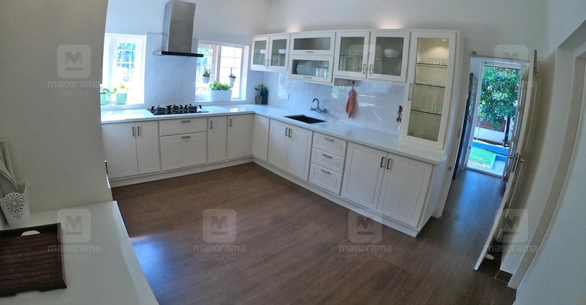 traditional-home-puthupally-kitchen traditional-home-puthupally-kitchen