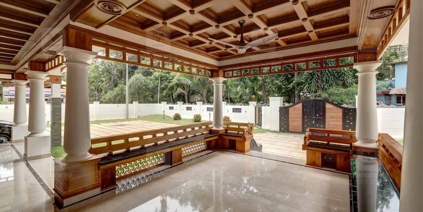 traditional-home-thrissur-porch traditional-home-thrissur-porch