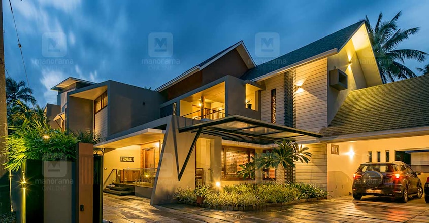 chembad-house-exterior-night chembad-house-exterior-night
