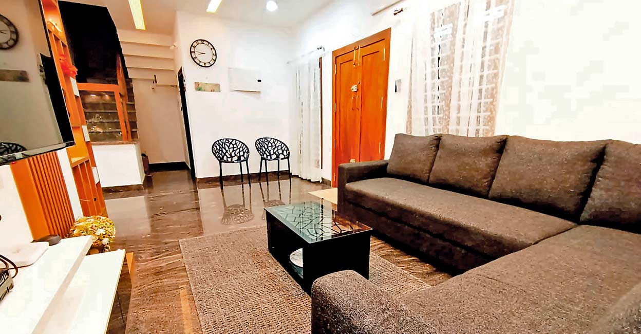 വീട് പണിതില്ല, വാങ്ങി; ഒടുവിൽ അതിശയിപ്പിക്കുന്ന മാറ്റം | മനോരമവീട് ...