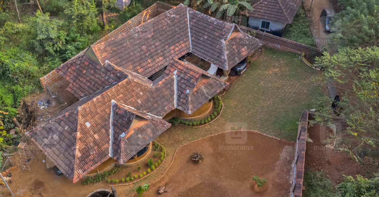 മണ്ണിൽ വിരിഞ്ഞ വീട്, അഥവാ ഒരു മൺവീടുണ്ടായ കഥ!