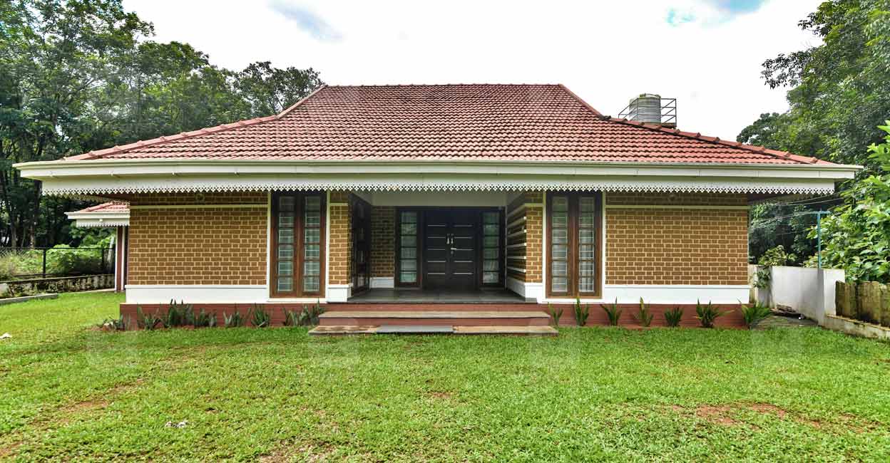 കൗതുകമായി പിറവത്തെ 'ആഫ്രിക്ക ഹൗസ്'! Homestyle