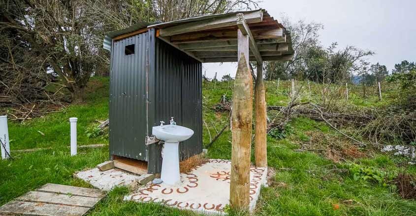 tiny-cabin-house-toilet tiny-cabin-house-toilet