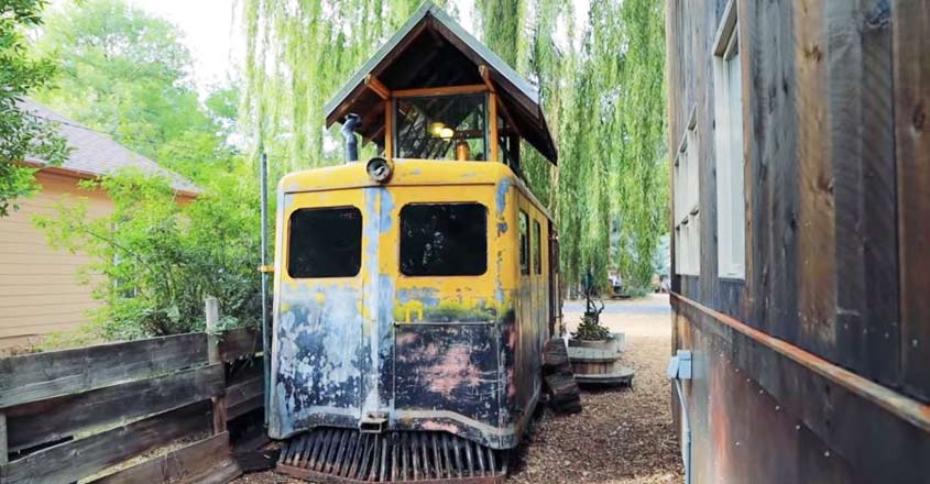 train-cabin-converted-home-side train-cabin-converted-home-side