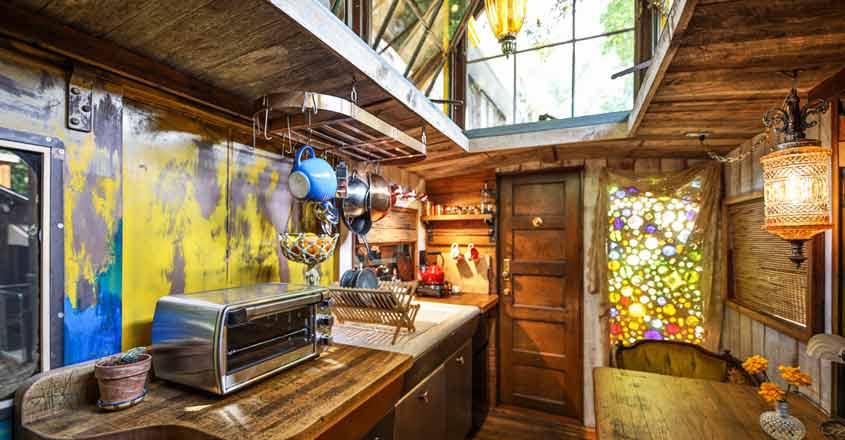 train-cabin-converted-home train-cabin-converted-home