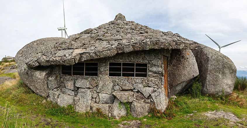 Flintstones-house-close Flintstones-house-close