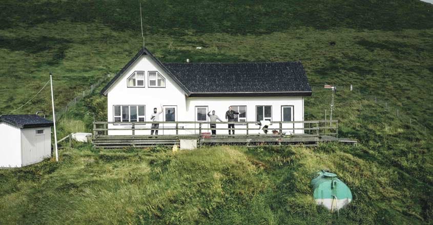 lonely-house-iceland-closeview lonely-house-iceland-closeview