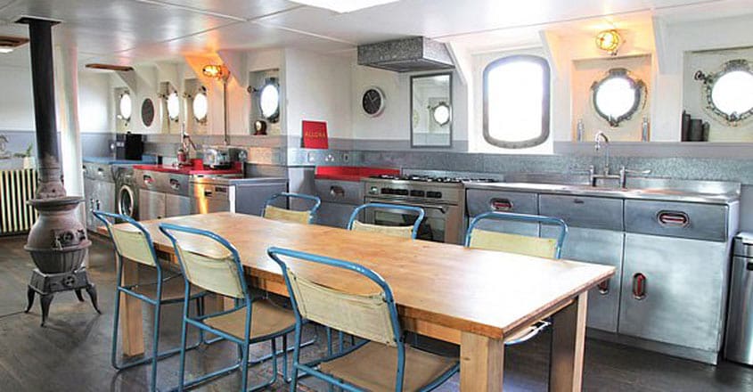 house-boat-kitchen house-boat-kitchen