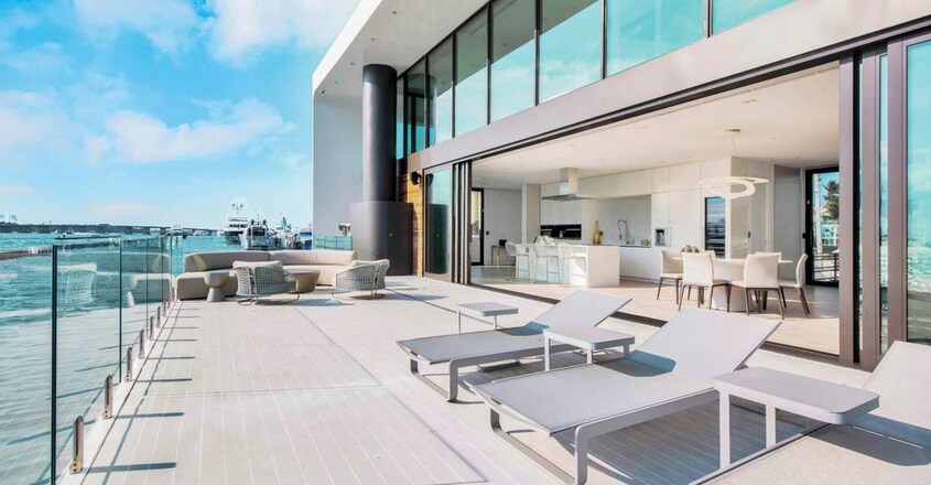 floating-mansion-deck floating-mansion-deck