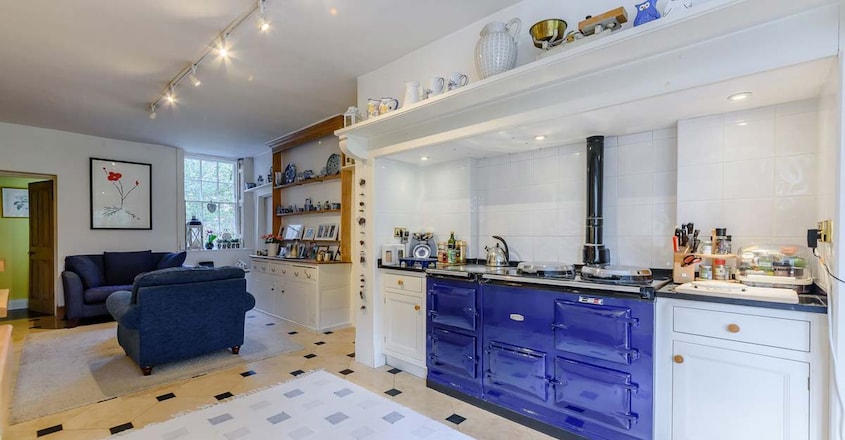 agatha-cristie-house-kitchen agatha-cristie-house-kitchen