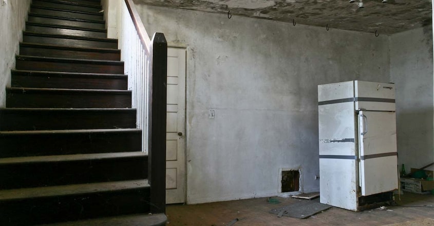 steve-jobs-abandoned-mansion-inside steve-jobs-abandoned-mansion-inside