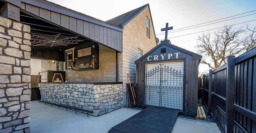 coffin-house-out coffin-house-out