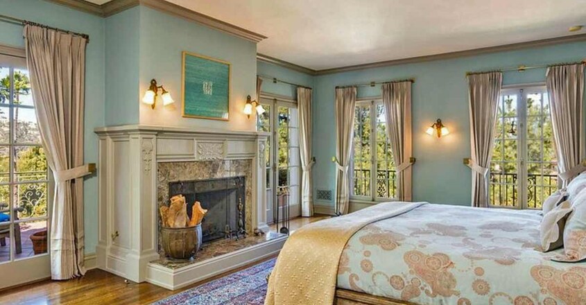 angelie-jolie-home-bed angelie-jolie-home-bed
