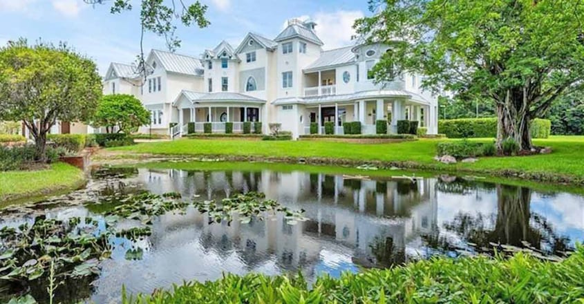 fake-marriage-mansion-yard fake-marriage-mansion-yard