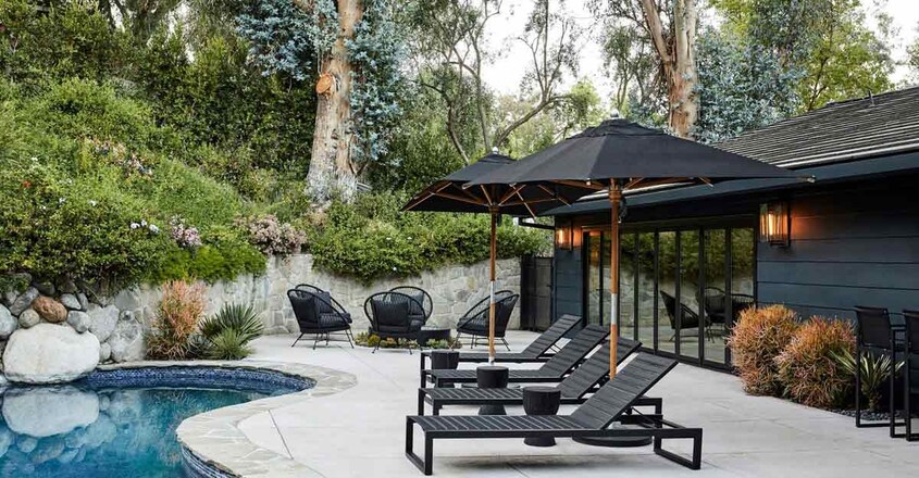miley-cyrus-pool miley-cyrus-pool