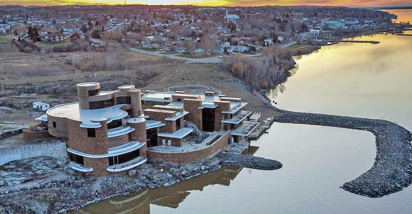 canada-abandoned-mansion-aerial canada-abandoned-mansion-aerial