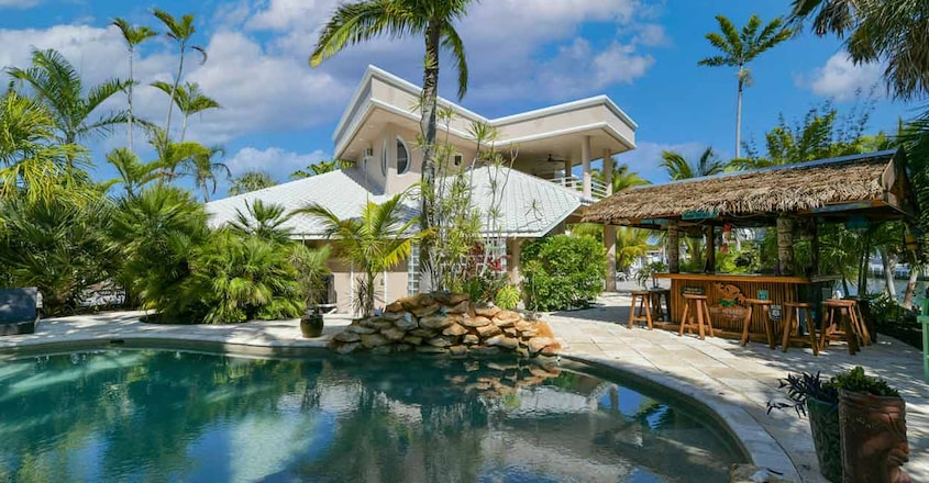 coral-reef-house-exterior coral-reef-house-exterior