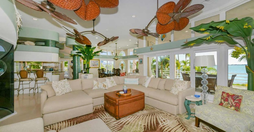 coral-reef-house-living coral-reef-house-living
