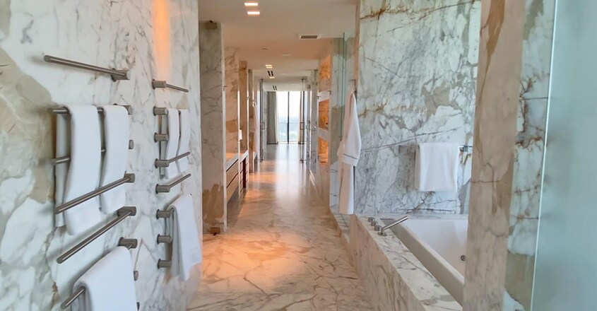 million-dollar-bathroom-view million-dollar-bathroom-view