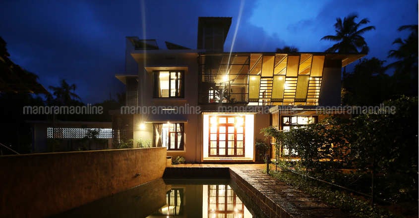 solar-house-night solar-house-night