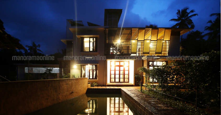 solar-house-night solar-house-night