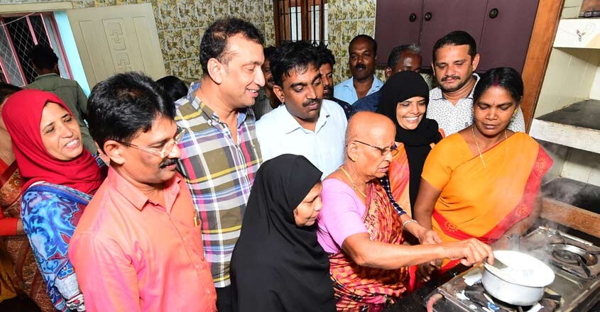 flood-victims-in-mustafas-house flood-victims-in-mustafas-house
