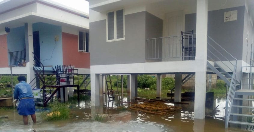 house-during-flood house-during-flood