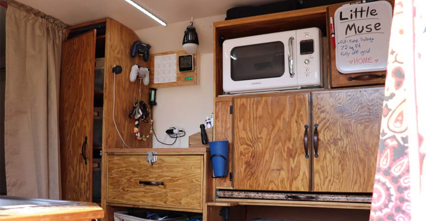 mobile-home-family-interior mobile-home-family-interior