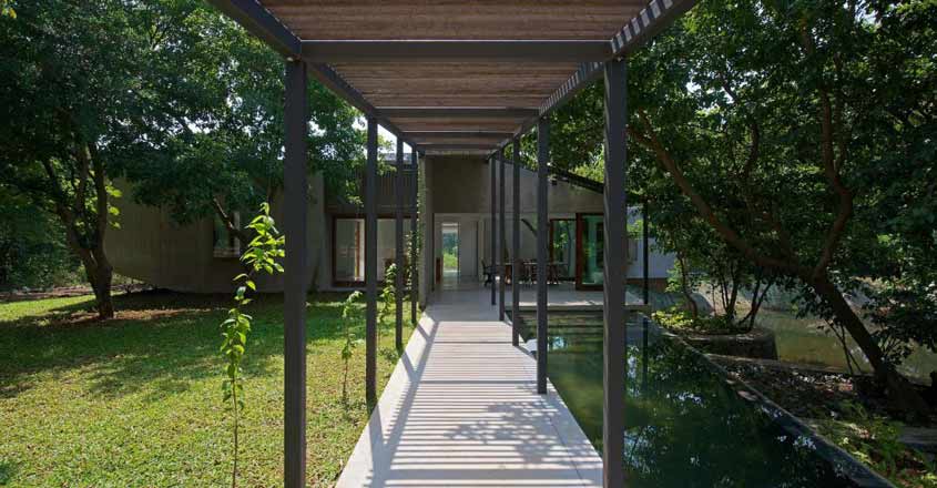 house-on-stream-deck house-on-stream-deck