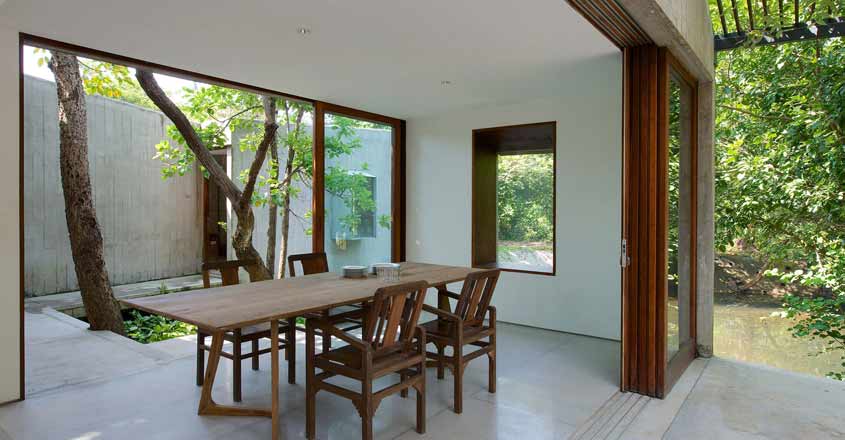 house-on-stream-dine house-on-stream-dine