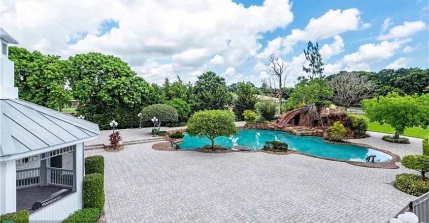 wedding-mansion-yard wedding-mansion-yard