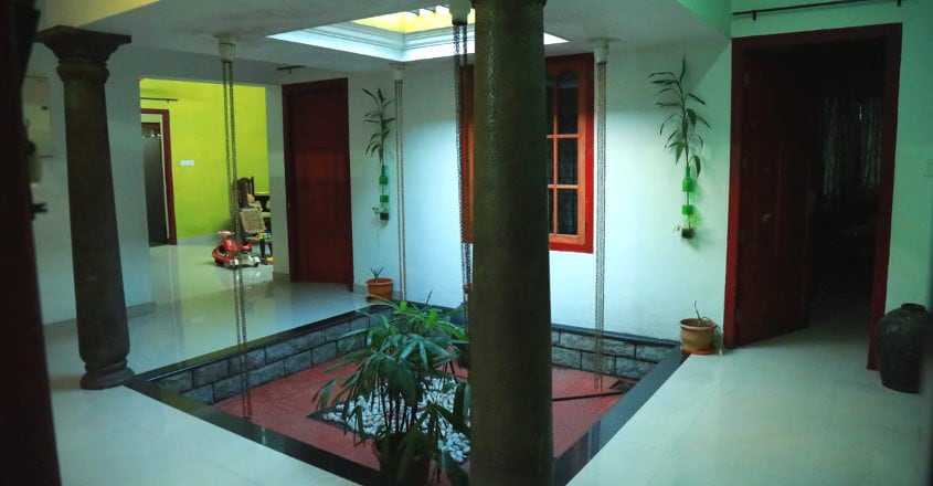 kalabhavan-prajod-home-courtyard kalabhavan-prajod-home-courtyard